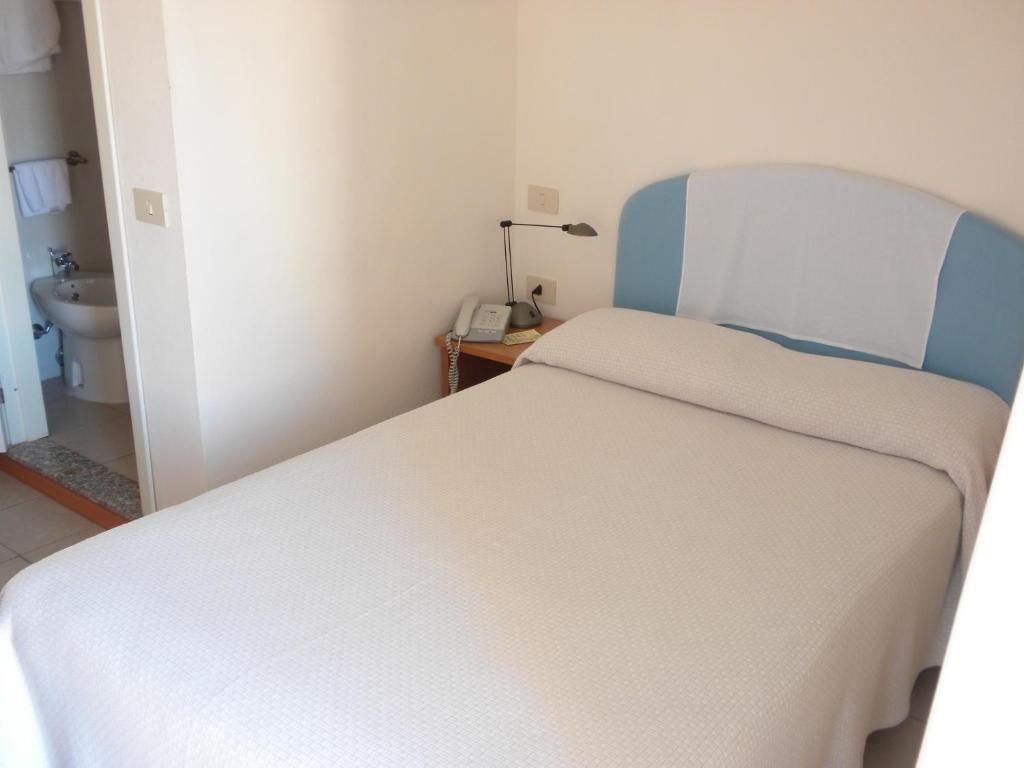 Hotel La Roccia Палау Стая снимка